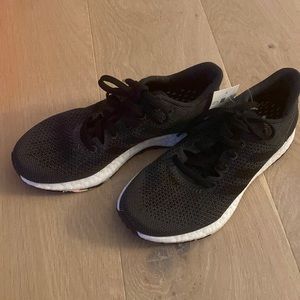 NWT Adidas Pure BOOST SIZE 5